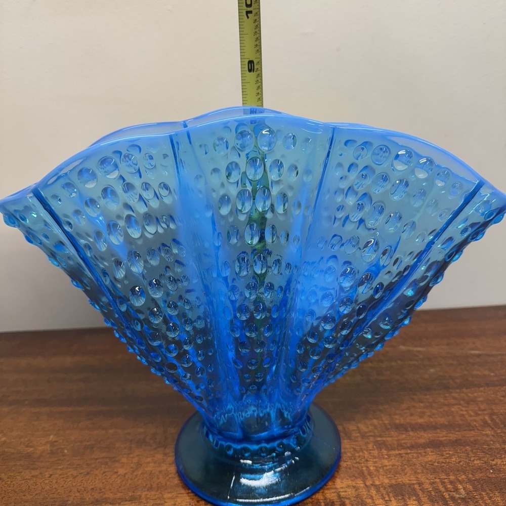 Fenton Blue Opalescent Hobnail Ruffled Fan Vase with Scalloped Edge 10x8 - Picture 11 of 11